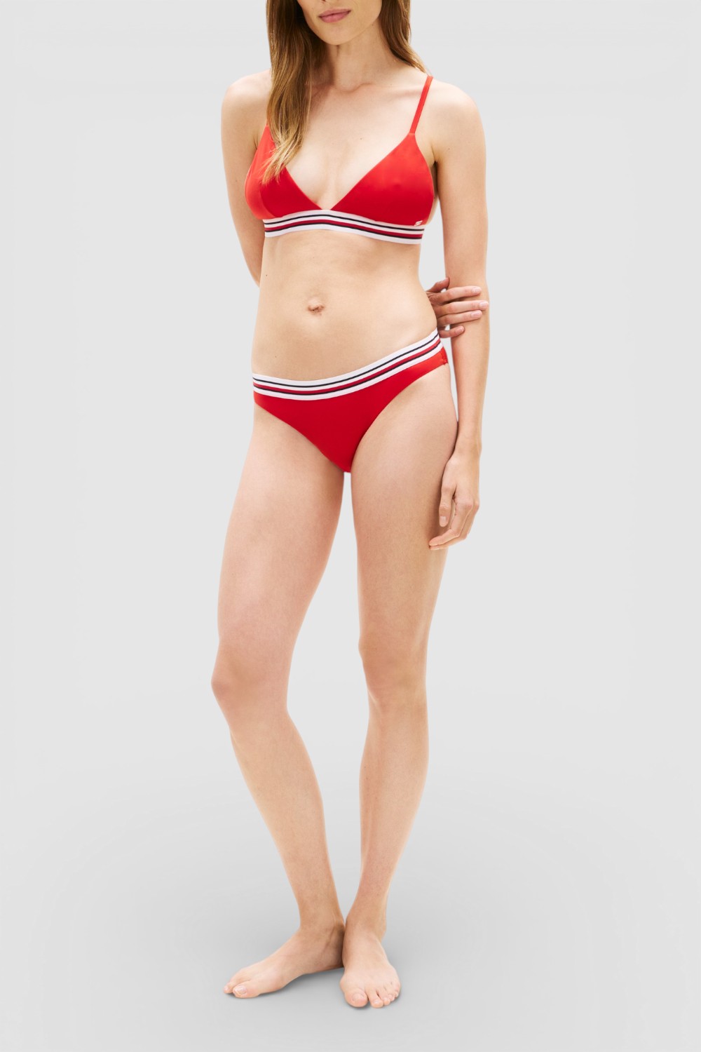 תמונת כל הלוק של חזיית ביקיני משולשים